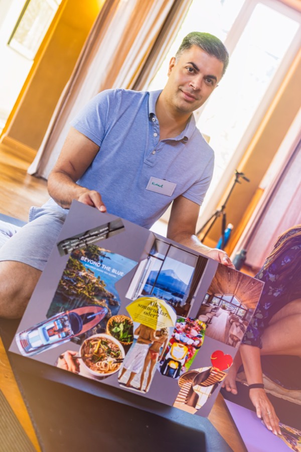 Teilnehmer zeigt sein Vision Board